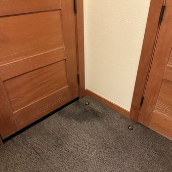 The Village Lodge - Stains on the carpet - Hotels Near Me - Mammoth Lakes, California The Village Lodge - Stains on the carpet - Hotels Near Me - Mammoth Lakes, California
