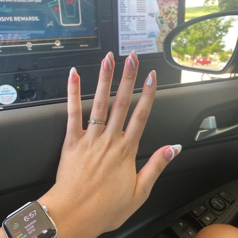 Lavish Nail Lounge - Nail Salons Near Me - Tulsa, Oklahoma