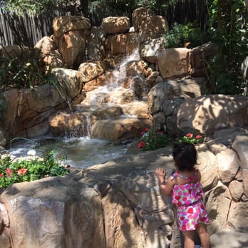 Orange County Zoo - Water fountain at the entrance - Zoos Near Me - Orange, California