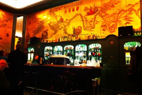 Die Goldene Bar by null