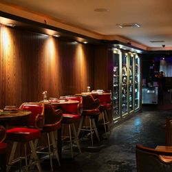 Jade Eatery And Lounge - Jade Eatery & Lounge Forest Hills Hallway