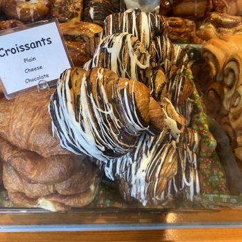 Bear's Paw Bakery - Bakeries Near Me - Jasper, Alberta