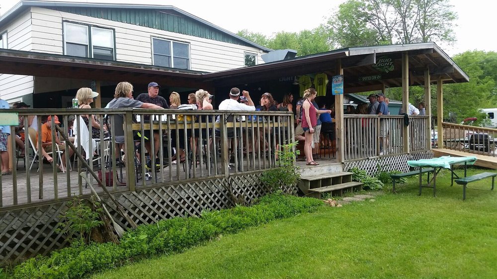 GILL’S LANDING Updated June 2024 E6870 County Road F, Weyauwega