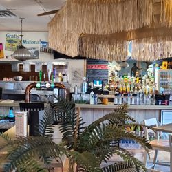 Los Cabos Cantina & Grill - Bar and dining area