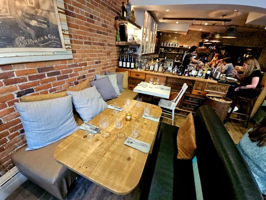 Chez Rioux & Pettigrew by null