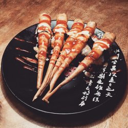 Sushi Centre - Chilli Prawn Twister (5pcs)  Deep fried prawn toped on chilli sauce