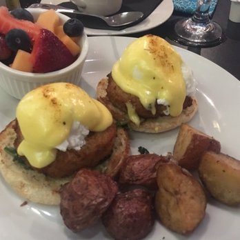 Maxine's On Shine - Eggs Benedict with fried green tomatoes - New American Near Me - Orlando, Florida Maxine's On Shine - Eggs Benedict with fried green tomatoes - New American Near Me - Orlando, Florida