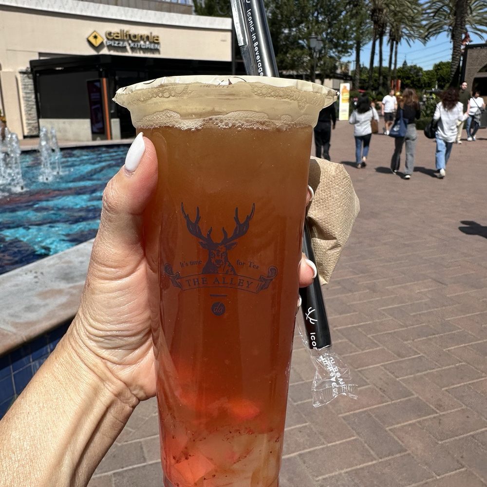 The Alley - Strawberry Green Tea with Jelly - Bubble Tea Near Me - Irvine, California The Alley - Strawberry Green Tea with Jelly - Bubble Tea Near Me - Irvine, California