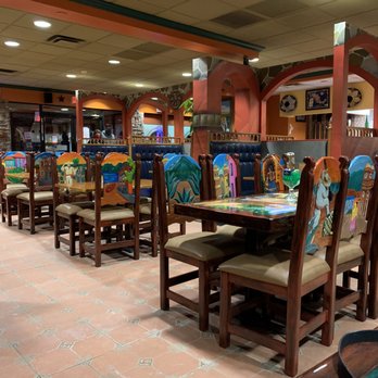 Los Gallos Mexican Grill - tables and chairs - Mexican Near Me - Rochester, New York