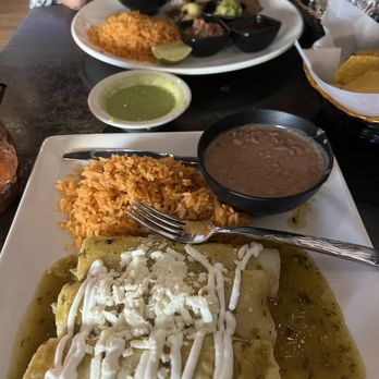 Anayas - Enchiladas de pollo en salsa verde - Mexican Near Me - Pasadena, California Anayas - Enchiladas de pollo en salsa verde - Mexican Near Me - Pasadena, California