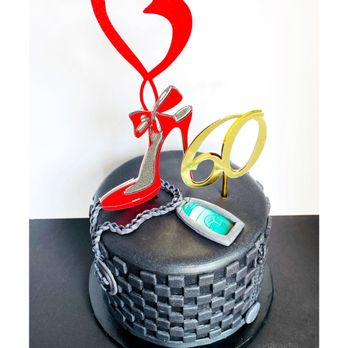 KRKakes - Fondant cake w/ paper topper - Desserts Near Me KRKakes - Fondant cake w/ paper topper - Desserts Near Me