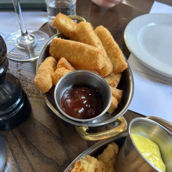 The Queen's Arms - Halloumi - Pubs Near Me - London, XGL The Queen's Arms - Halloumi - Pubs Near Me - London, XGL