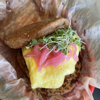 Songbird - English muffin sandwich with heirloom tomato - Breakfast & Brunch Near Me - St. Louis, Missouri Songbird - English muffin sandwich with heirloom tomato - Breakfast & Brunch Near Me - St. Louis, Missouri