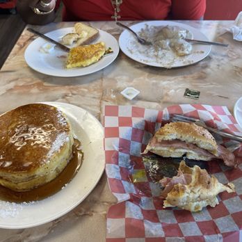 Lil Black Bear Cafe - Pancakes, everything bagel breakfast w/ham, omelette, biscuits & gravy! - Sandwiches Near Me - Pigeon Forge, Tennessee Lil Black Bear Cafe - Pancakes, everything bagel breakfast w/ham, omelette, biscuits & gravy! - Sandwiches Near Me - Pigeon Forge, Tennessee