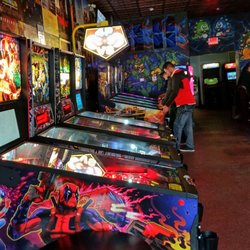 Player 2 Arcade Bar - 8 Pinball Machines (2 tokens per play).