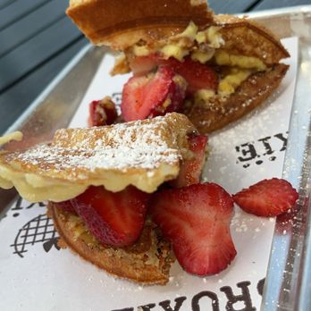 Bruxie - CREME BRULEE & STRAWBERRIES WAFFLE - Chicken Shop Near Me - El Segundo, California