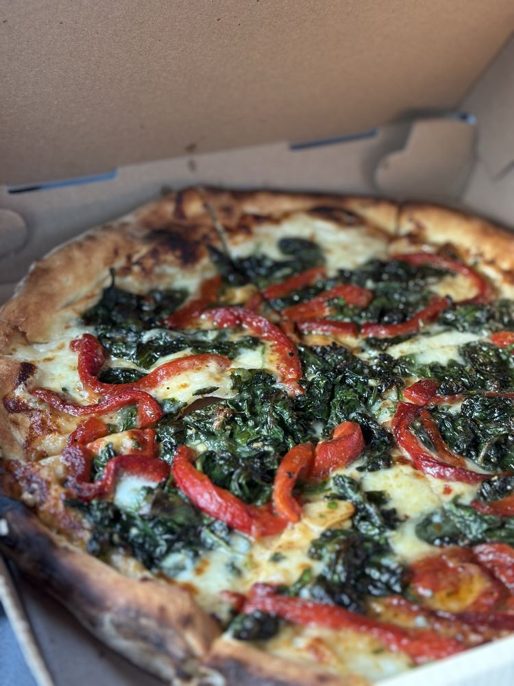 Pizzeria La Familia Logo