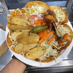 Cenaduria Michoacana - Enchiladas michoacanas con pollo