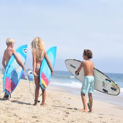 Bare Wires Surf Shop - Summer vibes