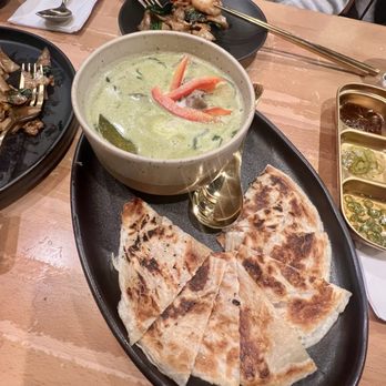 Manaao - "Green Curry Rib-eye with Roti" Gaeng Kiew Wan Neua Roti - Thai Near Me - Tustin, California