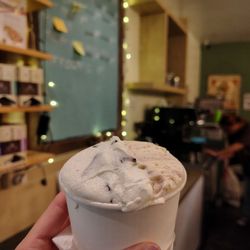 Almare Gelato Italiano - Stracciatella and strawberry cheesecake