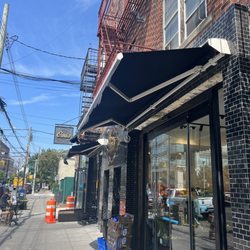 Ouri's Fruit - Store front