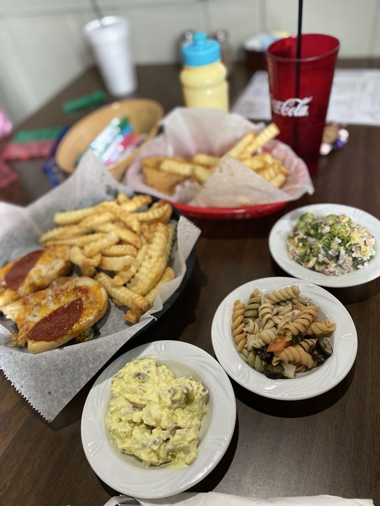 Mrs.B’s Restaurant and Bar Logo