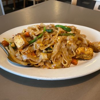 Thai Basil Restaurant - Drunken noodles with tofu - Thai Near Me - Sevierville, Tennessee