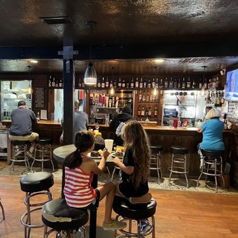 Kallans Bar and Grill - Bars Near Me - Sugarloaf, California