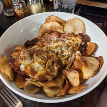 Arturo's Tavern - Veal Valdastano over fried potatoes. Awesome, has to be requested this way - Italian Near Me - Mahopac, New York