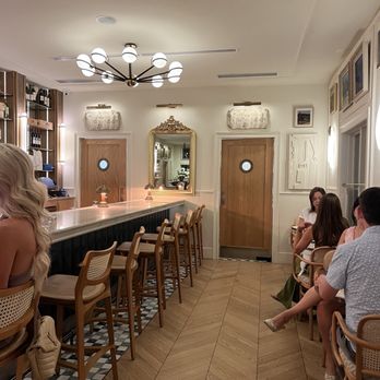 Lorelei - Interior - Wine Bars Near Me - Orlando, Florida