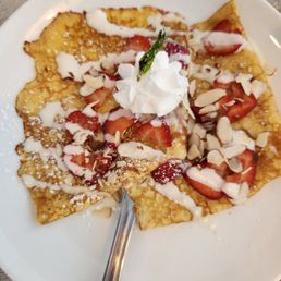 Strawberry almond cheesecake crepes