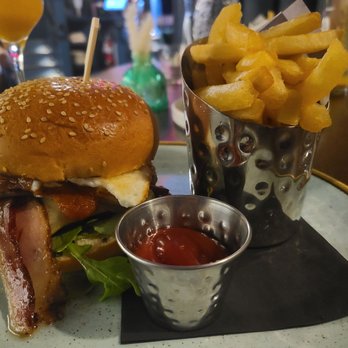 Dolly's - Brunch Burger - Cocktail Bars Near Me - New York, New York Dolly's - Brunch Burger - Cocktail Bars Near Me - New York, New York