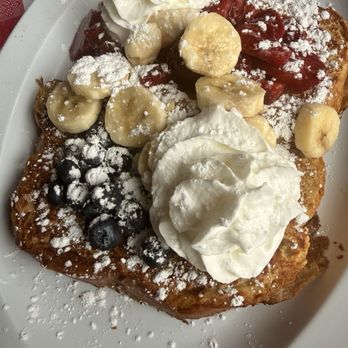 Mama's Breakfast Table - French toast with trio fruit - Breakfast & Brunch Near Me - St. Louis, Missouri
