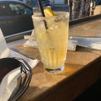 Hennessey's Tavern - Bars Near Me - Laguna Beach, California Hennessey's Tavern - Bars Near Me - Laguna Beach, California