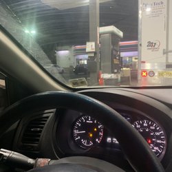 7-Eleven - No attendant in sight