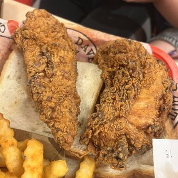 Dave's Hot Chicken - Chicken Shop Near Me - Pembroke Pines, Florida