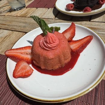 Rancho Capistrano Winery - Strawberry cake - Seafood Near Me - San Clemente, California Rancho Capistrano Winery - Strawberry cake - Seafood Near Me - San Clemente, California