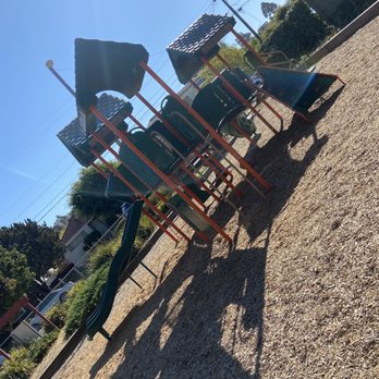 Kern Play Lot - Smaller side structure - Parks Near Me - Richmond, California