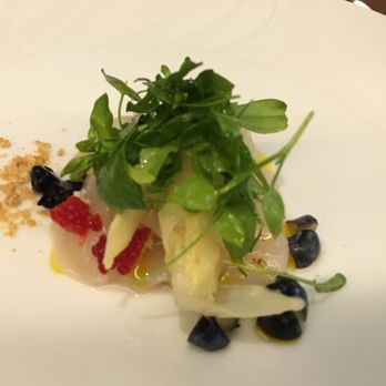 Auguste - Scallop sashimi and white asparagus - French Near Me - Paris, 75