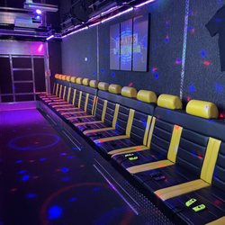 The Game Machine - Inside The Game Machine, 16 rumble, comfortable seats with headrests!