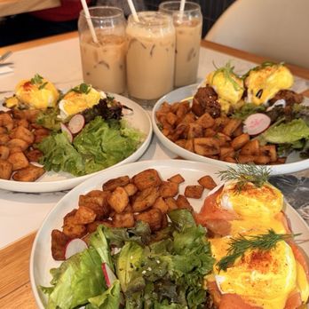 Cafe 85- Downtown - Potatoes were crispy in the Benedict breakfasts - Cafes Near Me - Toronto, Ontario