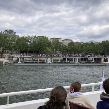 Vedettes du Pont Neuf - Other passing tour boats - Boat Charters Near Me - Paris, 75 Vedettes du Pont Neuf - Other passing tour boats - Boat Charters Near Me - Paris, 75
