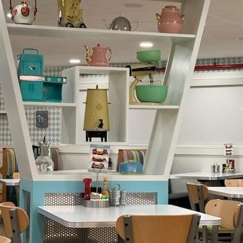 Anna's House - Okemos - Vintage appliances decor - Breakfast & Brunch Near Me - Okemos, Michigan