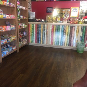 Ms Bee's Popcorn & Candy Shoppe - Popcorn display - Candy Stores Near Me - Clermont, Florida