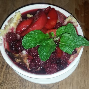 M henry - Breading pudding with the freshest seasonal fruit - Breakfast & Brunch Near Me - Chicago, Illinois