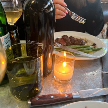 Eli's Essentials and Wine Bar - Dinner date with my mom 3 - Cafes Near Me - New York, New York