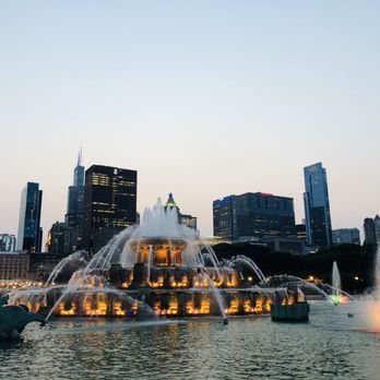 Buckingham Fountain - Landmarks & Historical Buildings Near Me - Chicago, Illinois
