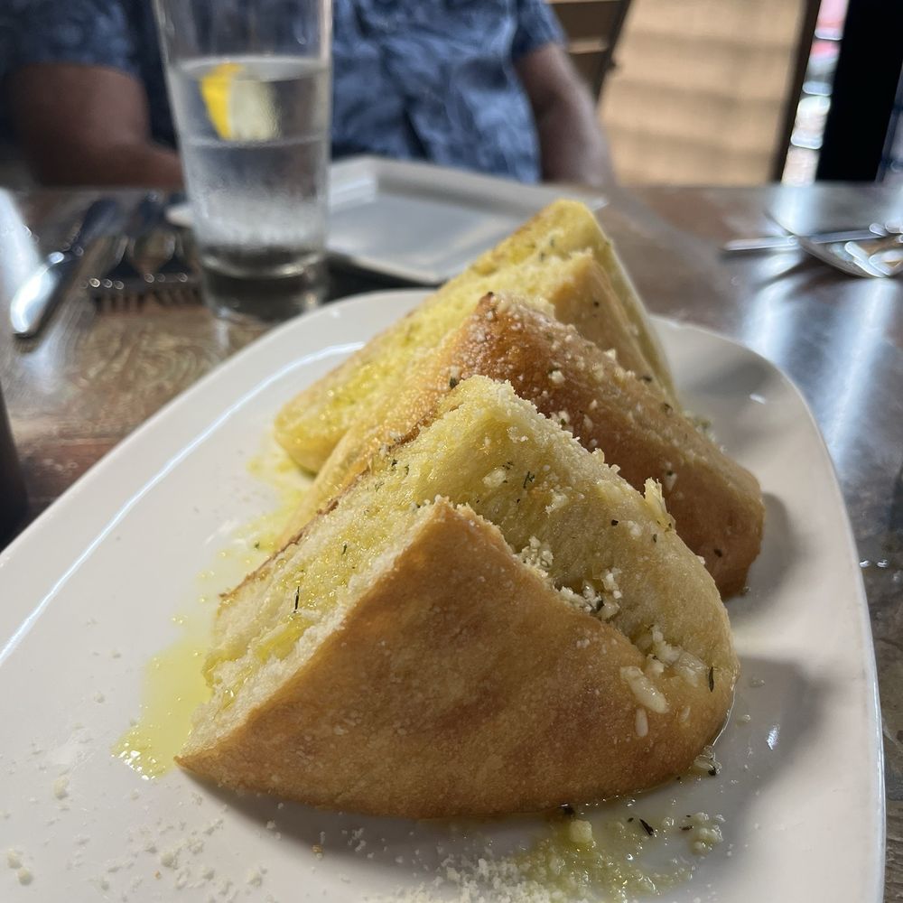 Poppys Italiano - Garlic bread - Italian Near Me - St. Augustine, Florida Poppys Italiano - Garlic bread - Italian Near Me - St. Augustine, Florida