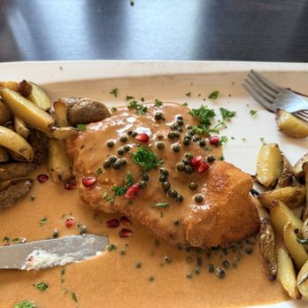 Die Hütte - Chicken schnitzel - Italian Near Me - Wiesbaden, HE